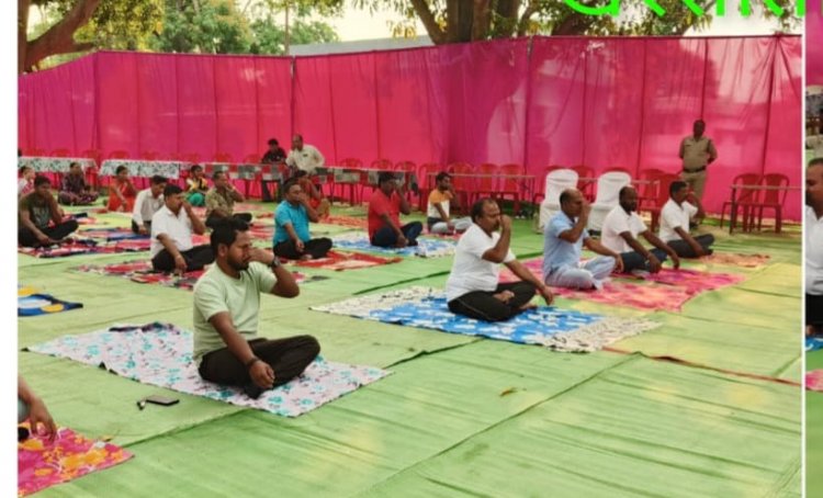 योग केवल व्यायाम नहीं बल्कि स्वस्थ जीवन जीने की कला है,,अधिकारियों कर्मचारियों एवं ग्रामवासियों ने खरसोता में किया योगाभ्यास