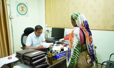 अपर कलेक्टर प्रदीप साहू ने जनदर्शन में सुनी आमजनों की समस्याएं, अधिकारियों को समयबद्ध एवं पारदर्शी निराकरण के दिये निर्देश
