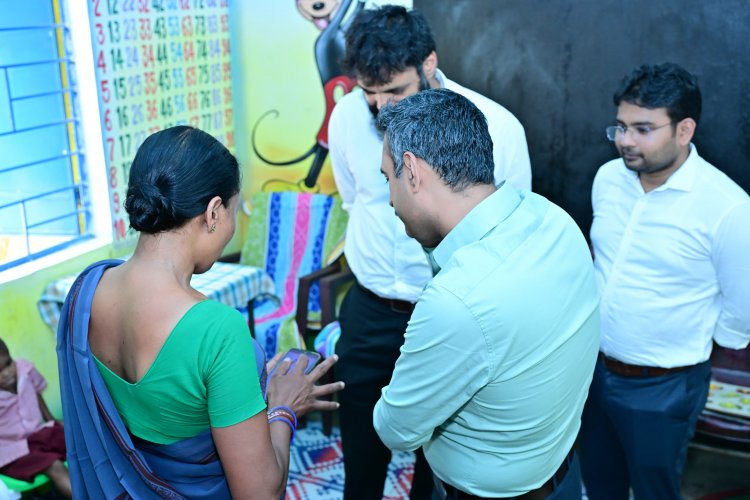 चापाटोली मॉडल आंगनबाड़ी का निरीक्षण, तकनीक और शिक्षा के संगम से खुश हुए प्रभारी सचिव अंकित आनंद